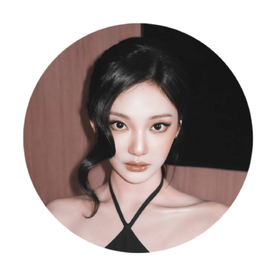 ര 𝑺𝒆𝒎𝒊-𝒇𝒊𝒄𝒕𝒊𝒐𝒏𝒂𝒍, 𝒘𝒊𝒕𝒉 𝒈𝒍𝒐𝒔𝒔𝒆𝒅 𝒍𝒊𝒑𝒔 𝒂𝒏𝒅 𝒘𝒊𝒍𝒅𝒇𝒊𝒓𝒆 𝒊𝒏 𝒉𝒆𝒓 𝒗𝒐𝒊𝒄𝒆 — 𝑵𝒊𝒏𝒈𝒏𝒊𝒏𝒈.