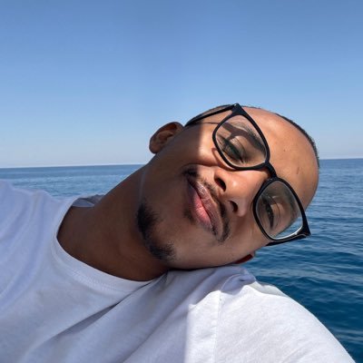 Nubian, UI Designer at @tremolo0, Cameraman, بحب الشاي بلبن وريال مدريد