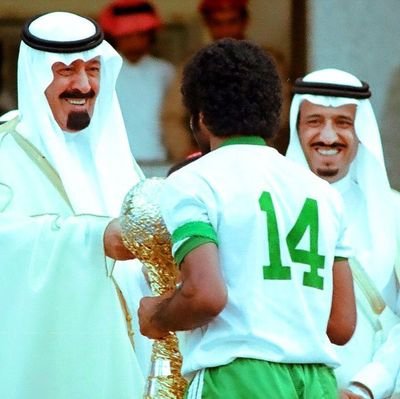 فليشهد التاريخُ أني .. ملكي والراسُ عالي .. حُق فا الاهلي التغني .. معقل ملوك المعالي 💚