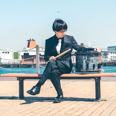 大分県の打楽器野郎/原神と猫が非常に好き/打楽器奏者、講師/指揮者/ドラムパフォーマー/DJ🔰/am∞ @eiemumu Dr./中津市民吹奏楽団 Cond&Perc / 第3回滝廉太郎そっくりさんコンテスト優勝🏆