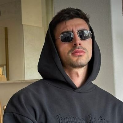 نوشتنم از یه دلخوری ساده شروع شد، هنوز می نویسم، چون هنوز دلخورم، ساده می نویسم، چون ساده شروع شد.