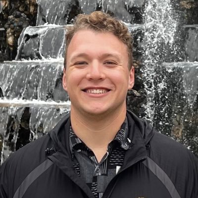 Writer & Producer @CBCNews Network | Happy to talk Flames, Jays, Raptors & TV/Film | York U & Centennial College 🤟| All opinions expressed are my own | He/Him