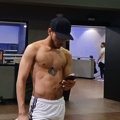 tengo 23 años divertido sumamente morboso y cariño. 🤗🤗