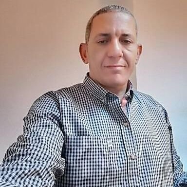 مسلم والحمد لله مصرى زملكاوي
الجيش خط أحمر رئيس مصر خط أحمر الزمالك خط أحمر