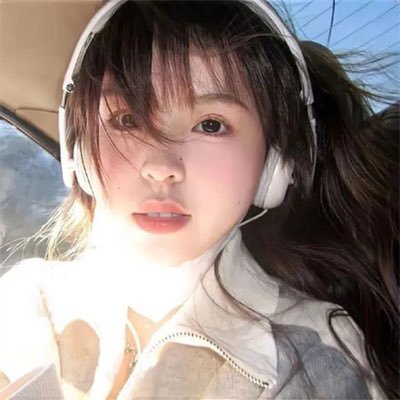 4rztrFV7q4vBI's profile picture. 幸福と幸せはとても似ていますが、幸福は幸せと同じですか？