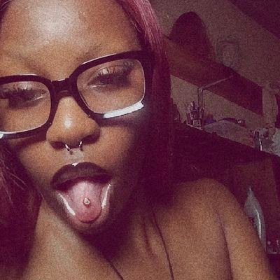 premed @ifumsaoau||nail tech||actress|| model||alte ||temu shopper. 🛍️