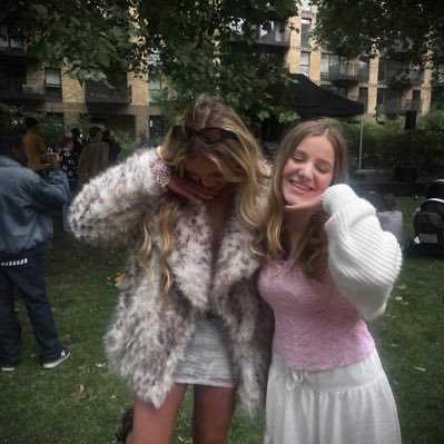 1toldyouth1ngs's profile picture. I lurv alessi rose and erin lecount