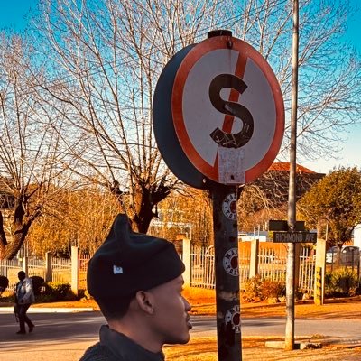 🇿🇦n | uNkulunkul emuhle njalo | i produce creative media for music and sports | @tunedin_music | @nofoulplay_za | kabelovjr10@gmail.com | @Masandawana 💛