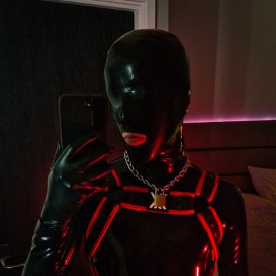 23 ⛓️ Irish Rubber Drone 🇮🇪
Sub Top - Good boy - Service Gimp