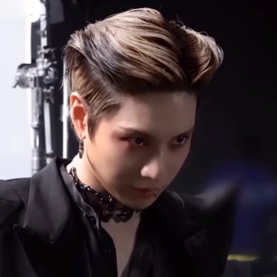 dancing in moonlight, just like him 빛보다 부드러운, 그림자보다 따뜻한 내 안의 고요한 파동, 그건 태민이 만든 물결