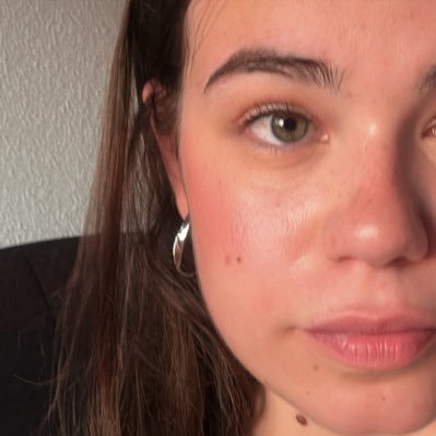 a vore, que soc simpàtica però tinc mala llet. també soc del @bea_uv i estudie bcb per sort o per desgràcia