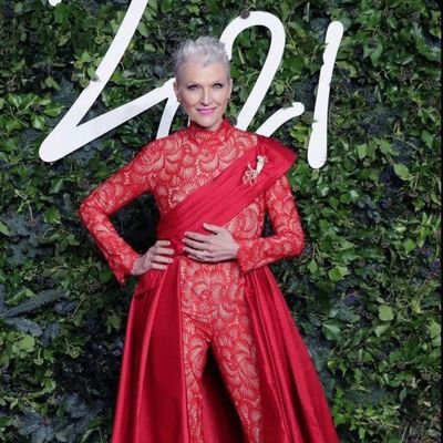 Bestselling International Author of A Woman Makes
A Plan📖 Doctor of Dietetics👨🎓 Supermod 😄💃
#ItsGreatToBe76 Manager: anna@mayemusk.com