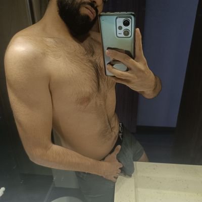 Hola mucho gusto. Me llamo Fernando. Amante de nuevas experiencias, complice de cada deseo y respetuoso de cada elección. Que tal si conversamos un poco más...