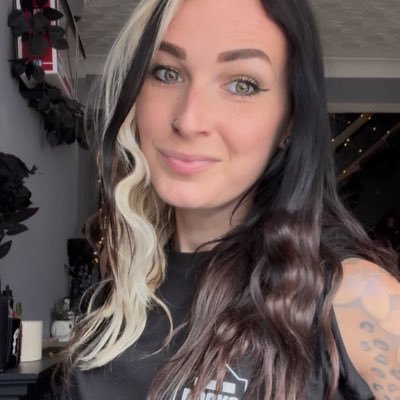 Registered Veterinary Nurse. Just wanna save and love every cat. 🖤🐈⬛ beginner pole dancer just for fun ✨