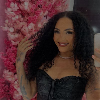 É a exceção da regra, filha do impossível, o cristal que não quebra, até o avesso da tua alma é FORÇA..
