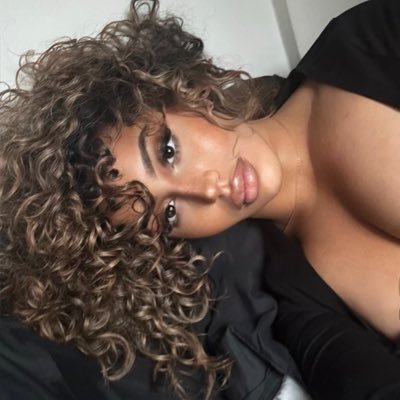 yasmiloo's profile picture. Yazinbloom