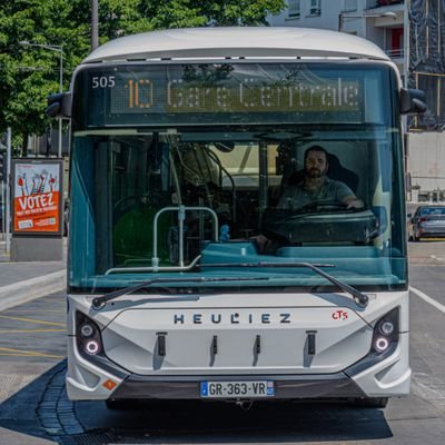 Mes petits mots n'engage que moi tout comme mes petites intentions ☺️ traminot foufou sur les bords et au milieu 🚋