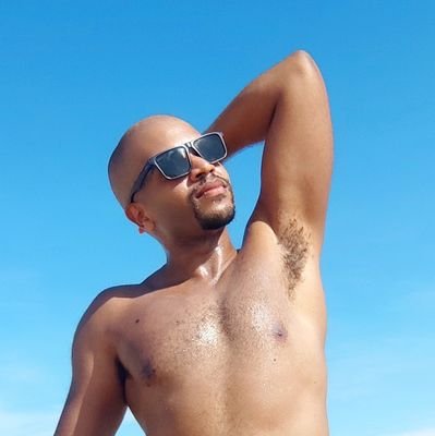 Multiartista🏳️🌈
Besteirólogo
#ufc
🧑🏿❤️💋🧑🏾 @gomes_welleson