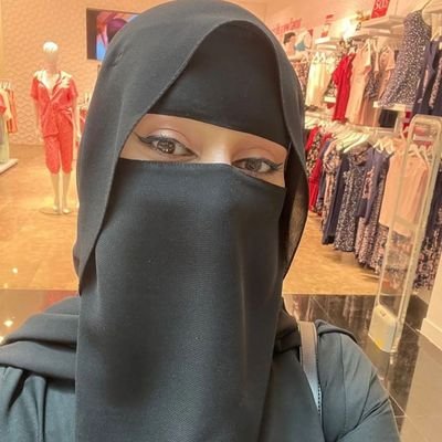 ذات النقاب . مسلمة تجاهد نفسها من الفتن ..سنرحل ويبقي الاثر....