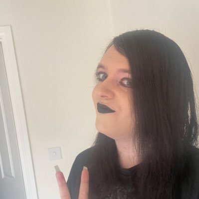 🖤 24 | Trans Vampire🩸| She/Her 🏳️⚧️ | Goth girl | Blood connoisseur 🖤