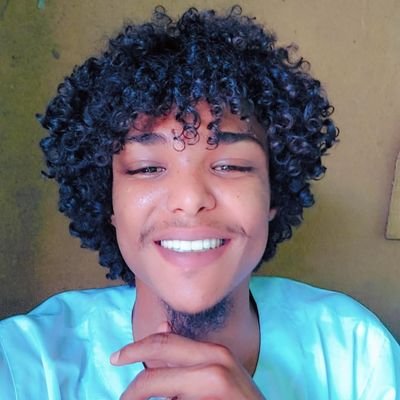 تفكيري عميّق جداً في التفاصيّل الطفيّفة 🖤 😉 UofK- FMS -017