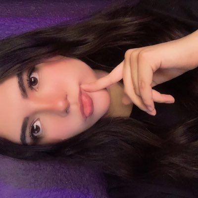 24 • insta: karinaflores.x • tiktok: karinaflores_