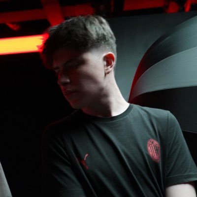 TikTok Creator Intern at @acmilan & Graphic Designer for professional footballers.