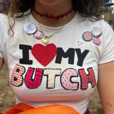PurpleButton5's profile picture. 19 | ENFP | lesbotron 5000 | just a femme obsessed with her butch | sociology and politics student!