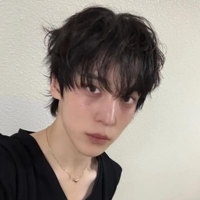 cimarroneando's profile picture. /ᐠˬ ͜   ˬ ᐟ\∫ : mi corazón es como una galaxia entera dedicada a yunho, con estrellas brillando más fuerte que mil soles en su honor.