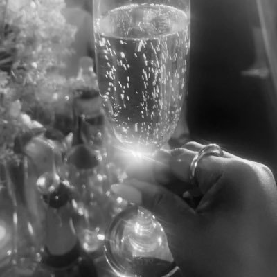 StillJea's profile picture. Old soul, Curious mind, Watching the world, Learning, unlearning, becoming….. #JMovesDifferently