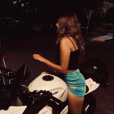 tswizzzlee's profile picture. A dream is only a dream.. until you decide to make it real. ℐʊsɫ ℬєℓiєѵє.~ #Crypto 🤍