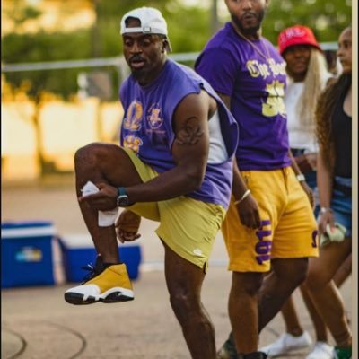 Just an ol country boy from Center, TX #FlyEaglesFly #TAMUCAlumnus ETX ➡️ Dallas, TX #MathTeacher 👨🏾🏫🍎 ΩΨΦ #LongLiveTierra #FlyHighT #LongLiveJag #LLRoy🕊️