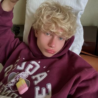 LybySalb15847's profile picture. اعشق الزب 🍆 و رائحة شعر  الزب و رائحة الفحولة و الرجولة من غير صور زبك و جسمك منردش