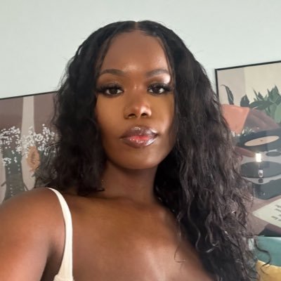 aliidrews's profile picture. just me and my thoughts. 🇻🇮