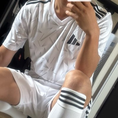 裏垢男子 22歳 170cm 最近60kgになれた。ゲイではありません。サッカー⚽️ 少し体育会 。香川さんに似てるらしい