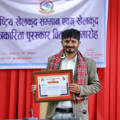 Kathmandu, Masters in English literature, Journalist @bizmandu
past: @nagarik_news @abctvnews @pahilopost