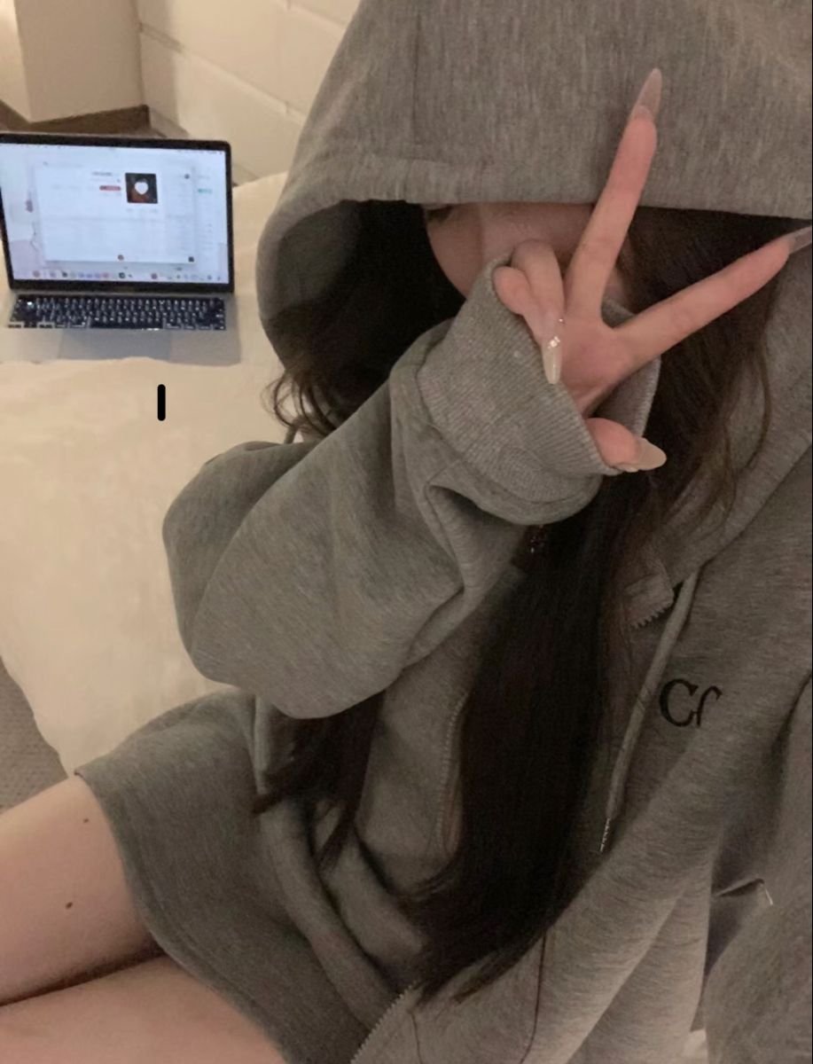 ハーフの帰国子女「中条エマ」と一緒に過ごすHappy︎な日常をお届け︎💕︎ 全てAI生成|無断転載・二次利用ご遠慮ください!リクエスト・お仕事▶︎DMちょーだい💌 ↓pixiv・メルカリもチェックしてね💛