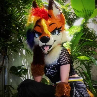 She/They 🏳️🌈 Pan 🐾 Just a emo colorful party fox gurl 🦊💅🏽✨ 🔞
🪡 by @DashyCatto