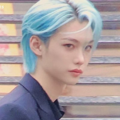 qhrqhr's profile picture. 아주 큰 구름 위에서...