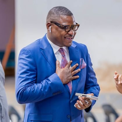 _Eric Tshiband Lukimb
_Ancien DirPro et Production HK6,RTLJ
_Présentateur d'émissions politiques .
_juriste
_Acteur politique et Cadre DYREC