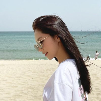 Time flies so fast, cherish every moment in front of you.