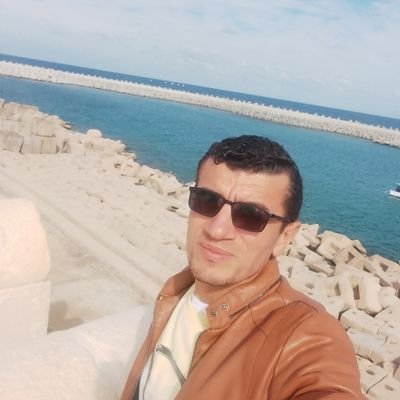باحث قانوني وحاصل على ماجستير في القانون ودبلوم في القانون الخاص ودبلوم في الشريعة الإسلامية والكثير الكثير بفضل الله