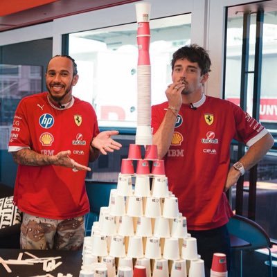 zapayapa's profile picture. wanted to know what f1 twitter was all about, i bake & paint, i have a cat & i am in dental school!