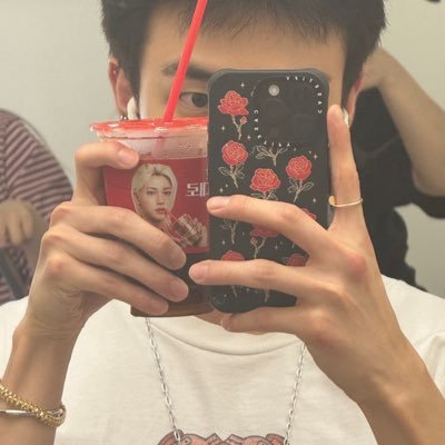 tayMaxidentt's profile picture. lilix supremacy ⋆ multi ⋆ midnight rain 💗