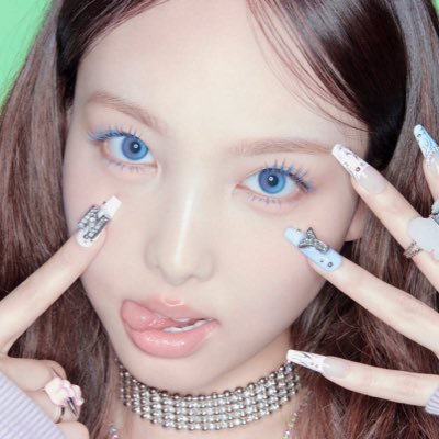 #1 Lara raj fan. twice ot9. katseye ot6. lesserafim and illit lover. f5ve fanatic. ❤️ #HYBEPROTECTKATSEYE #KATSEYEIS6