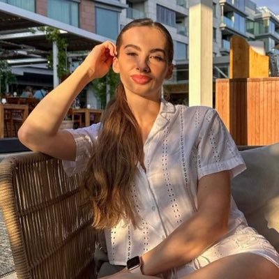Veronika16945's profile picture. 