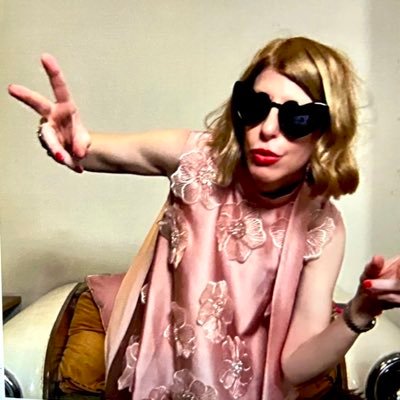 #creativedirector #curator #sheiscurating #gender #fineart #sheiscreating #contemporary #electronica #rivegauche #sheismusic #emotionalnetwork
