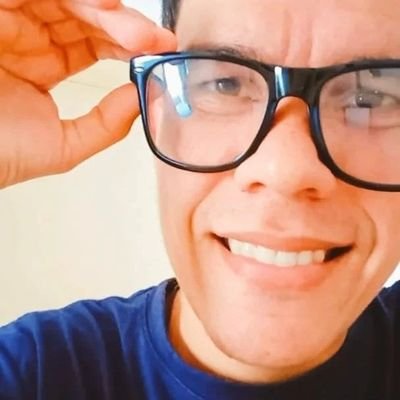 1990 🇻🇪 · · · 🌎
Comelibros sapiosexual, autodidacta, panita, cantante, músico, locutor, melómano, cinéfilo, amante del arte. En fin, un docto ignorante😎
