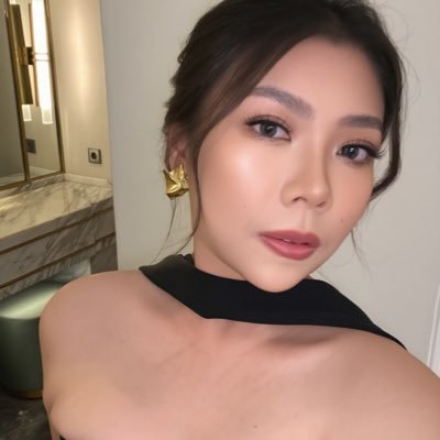 itsvheeya's profile picture. the unhinged version of me