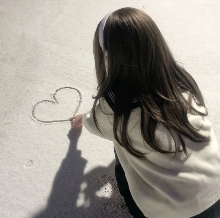 EvaSaantos's profile picture. ツイッター初心者。 私は猫の雪玉と毎日の日常を共有します